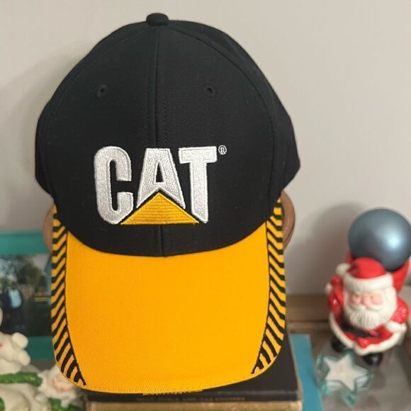 Men’s CAT logo hat w Velcro adjustable hat. - Picture 1 of 6